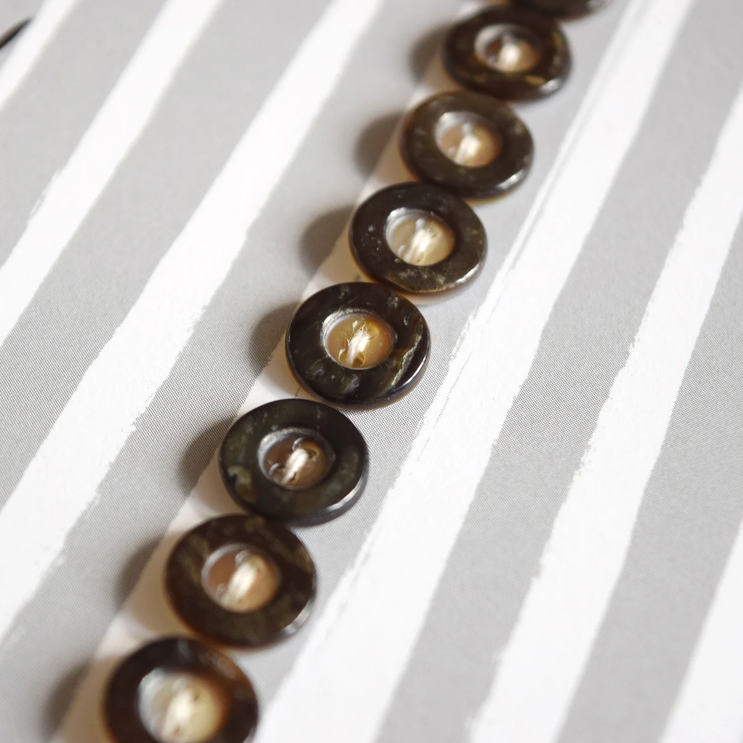 4nov Shell Buttons [Donuts Black-lip Shell / 10mm] LPS-073 - Image 4