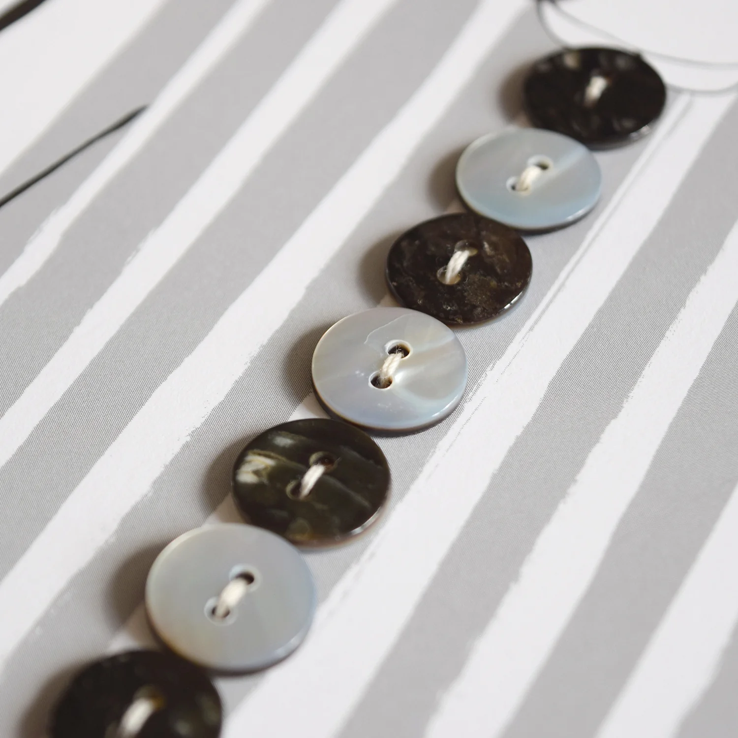 4nov Shell Buttons [Flat Round Black x White / 13mm] LPS-077 - Image 3