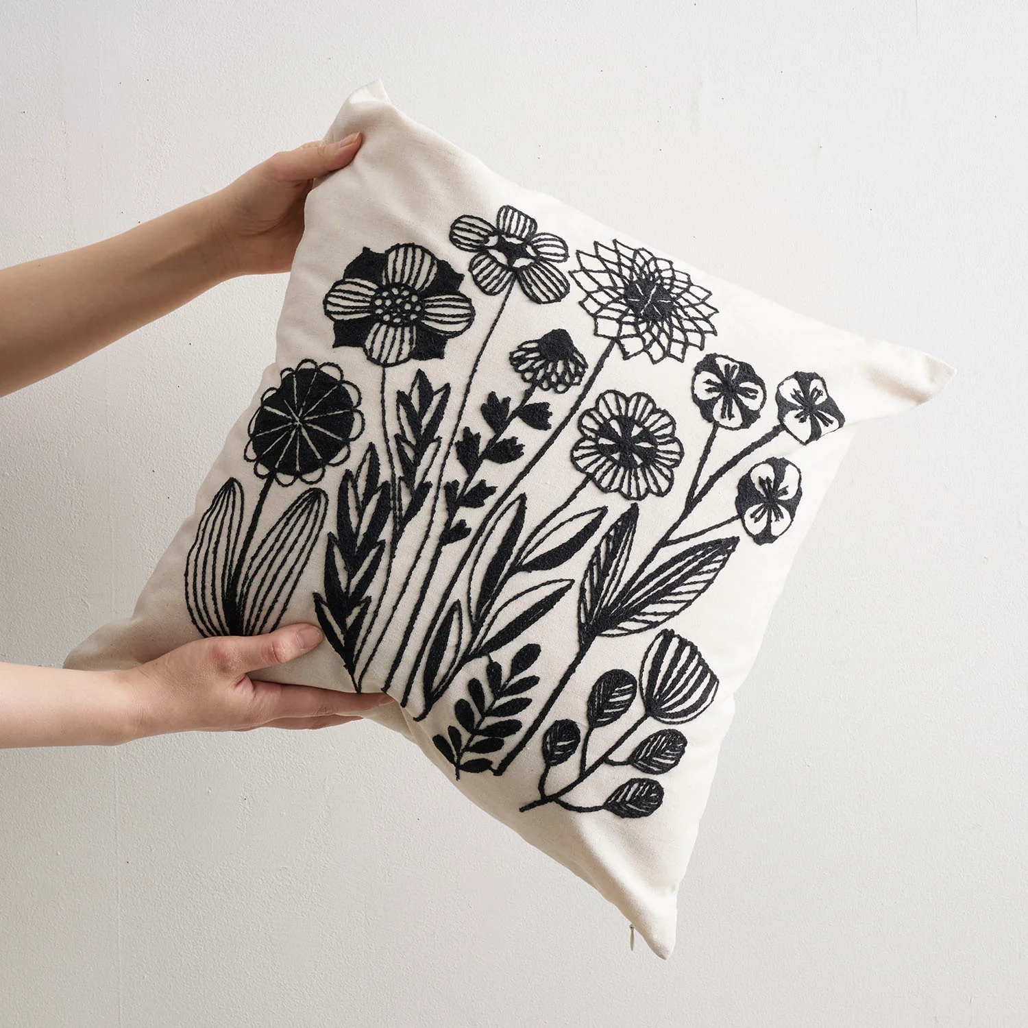 [Kokka Lifestyle] Bookhou Embroidered Cushion Cover - Ecru - Image 4