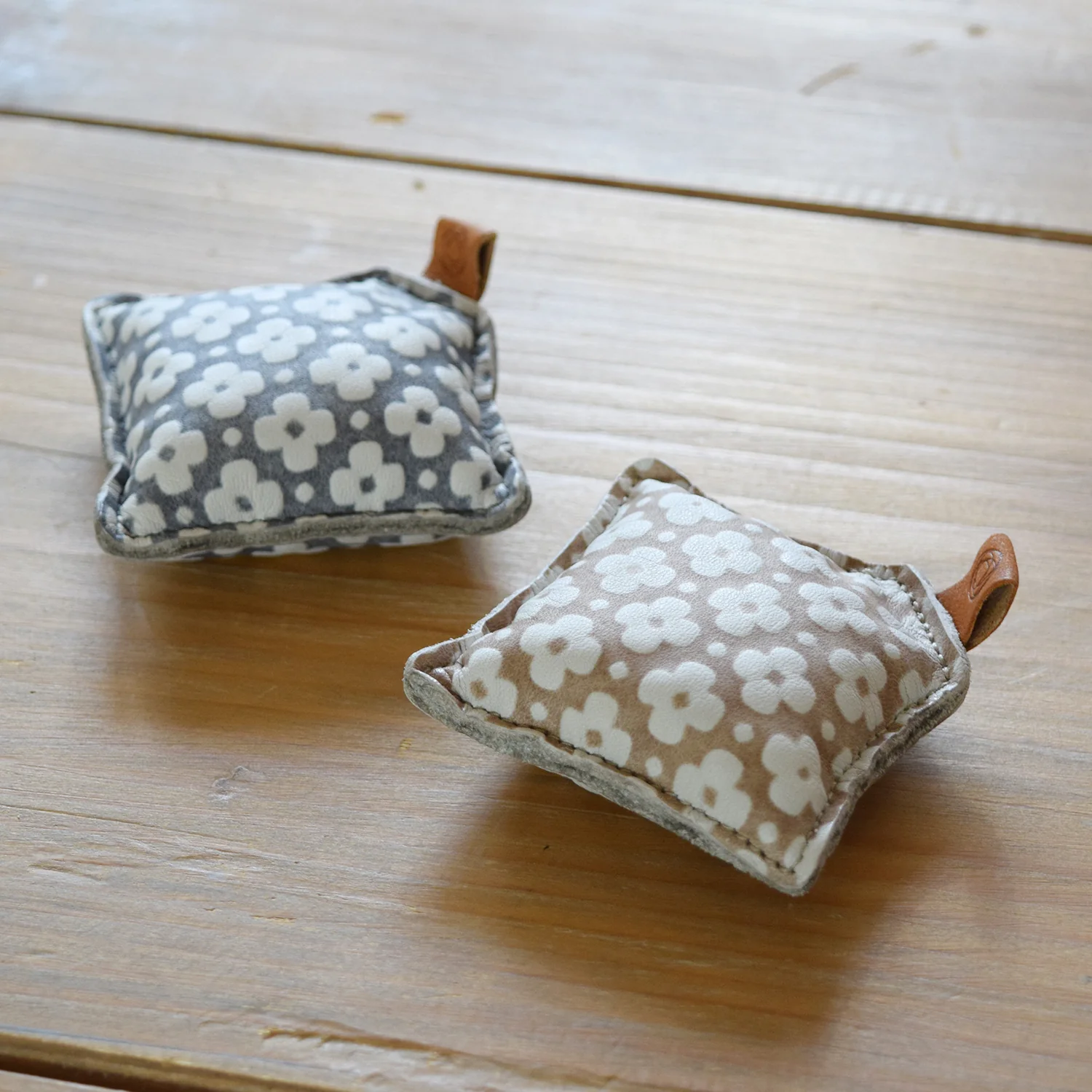 Cohana Leather Covered Paperweight - Image 4