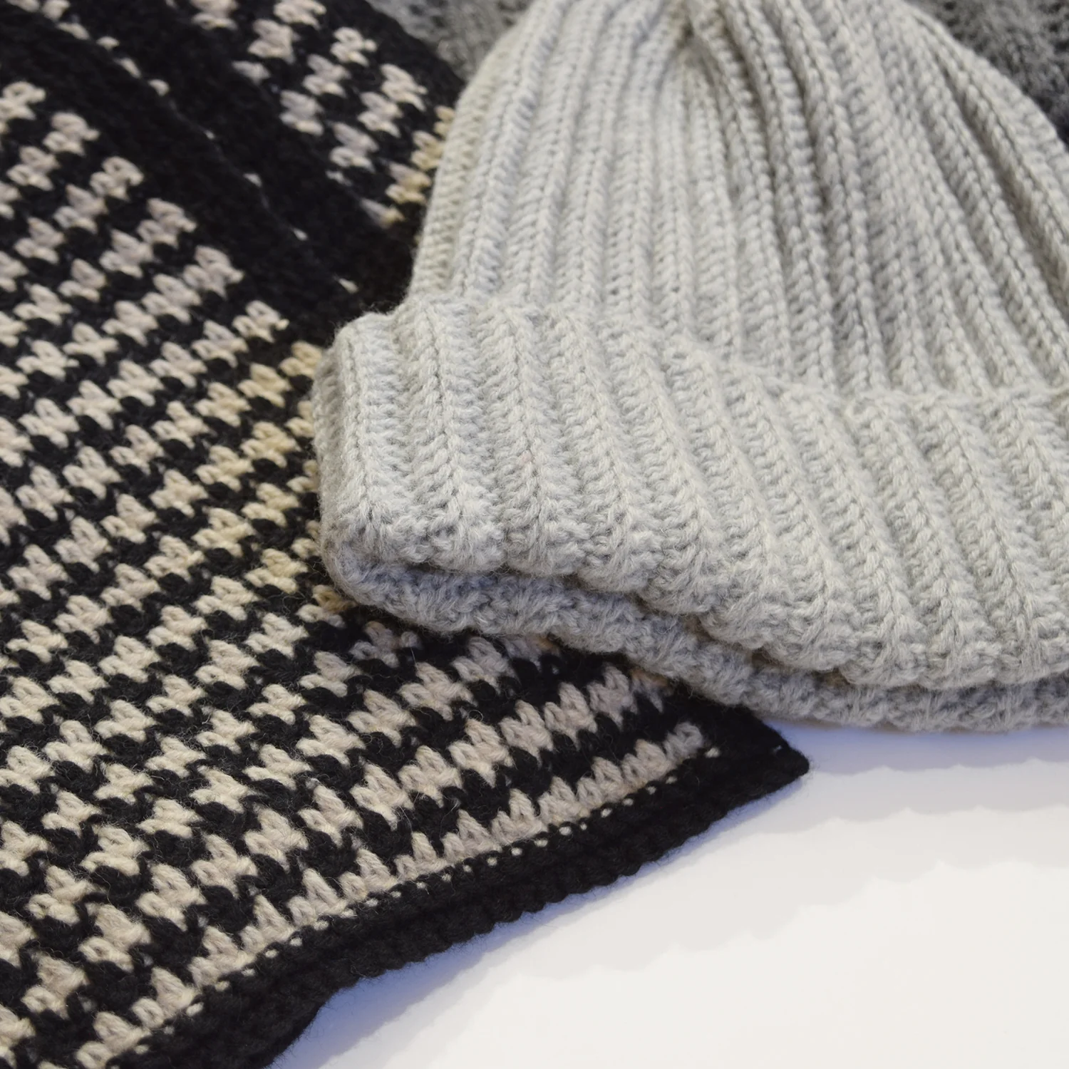 Daruma Airy Wool Alpaca Yarn - Image 8