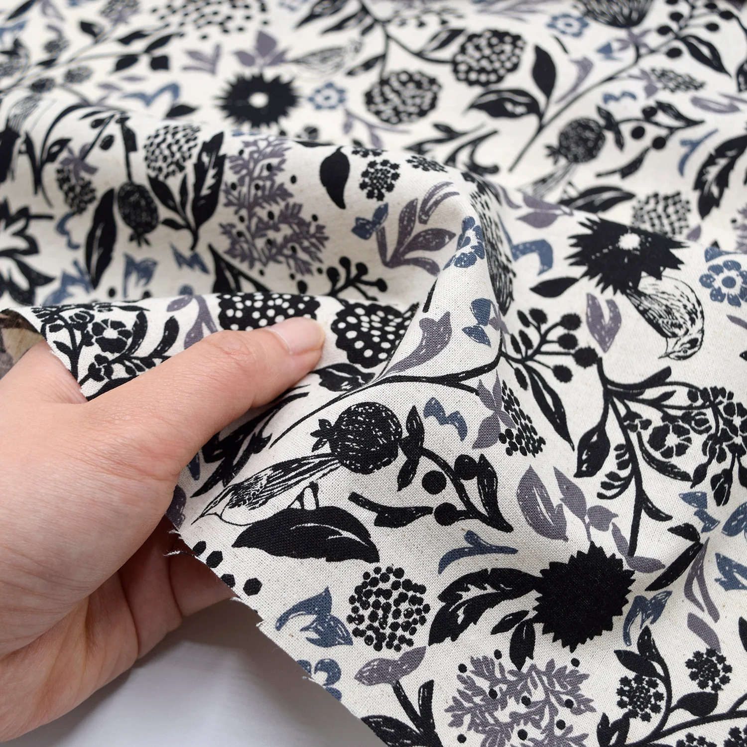echino Murmur Cotton Linen Sheeting - White x Black EKX-98130-31 - Image 4