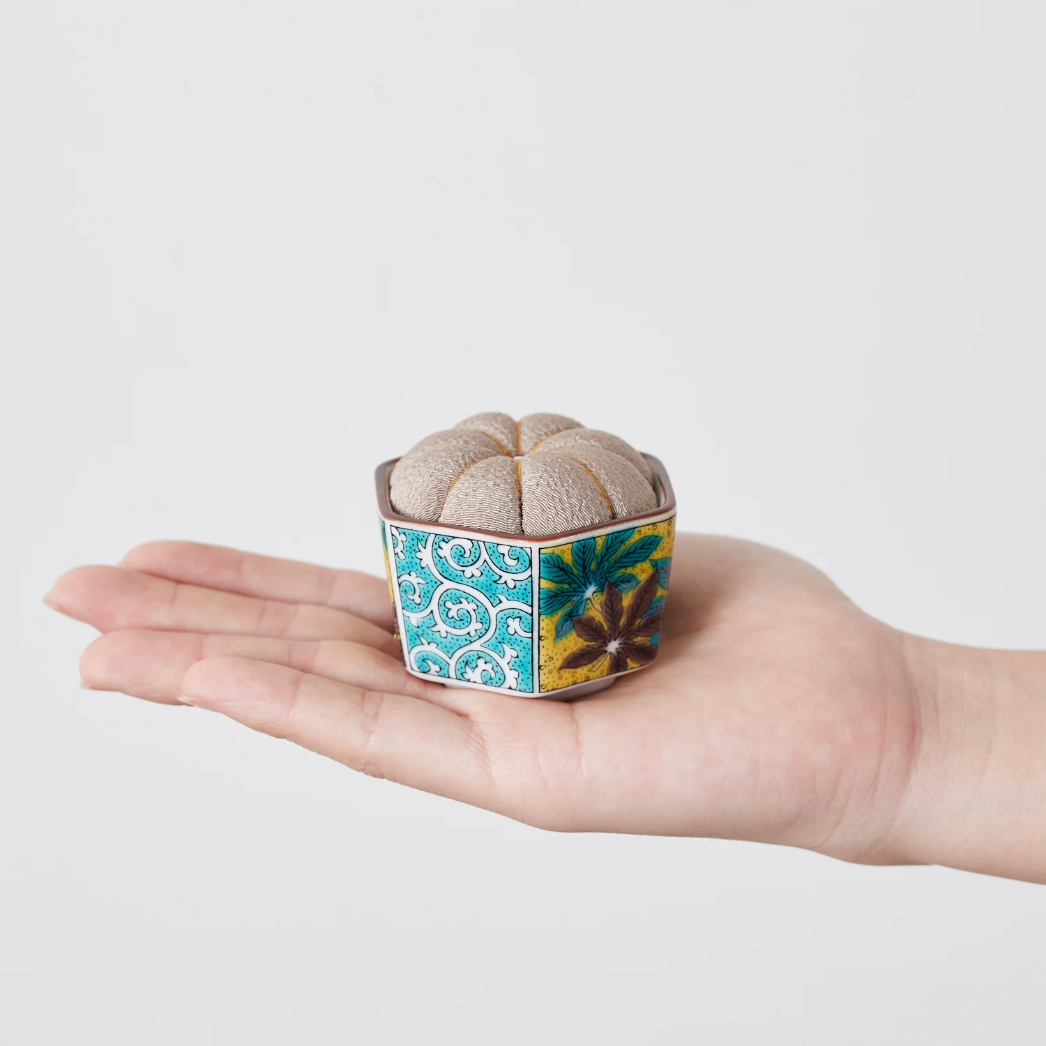 Hiro Kutani Pincushion - Image 9