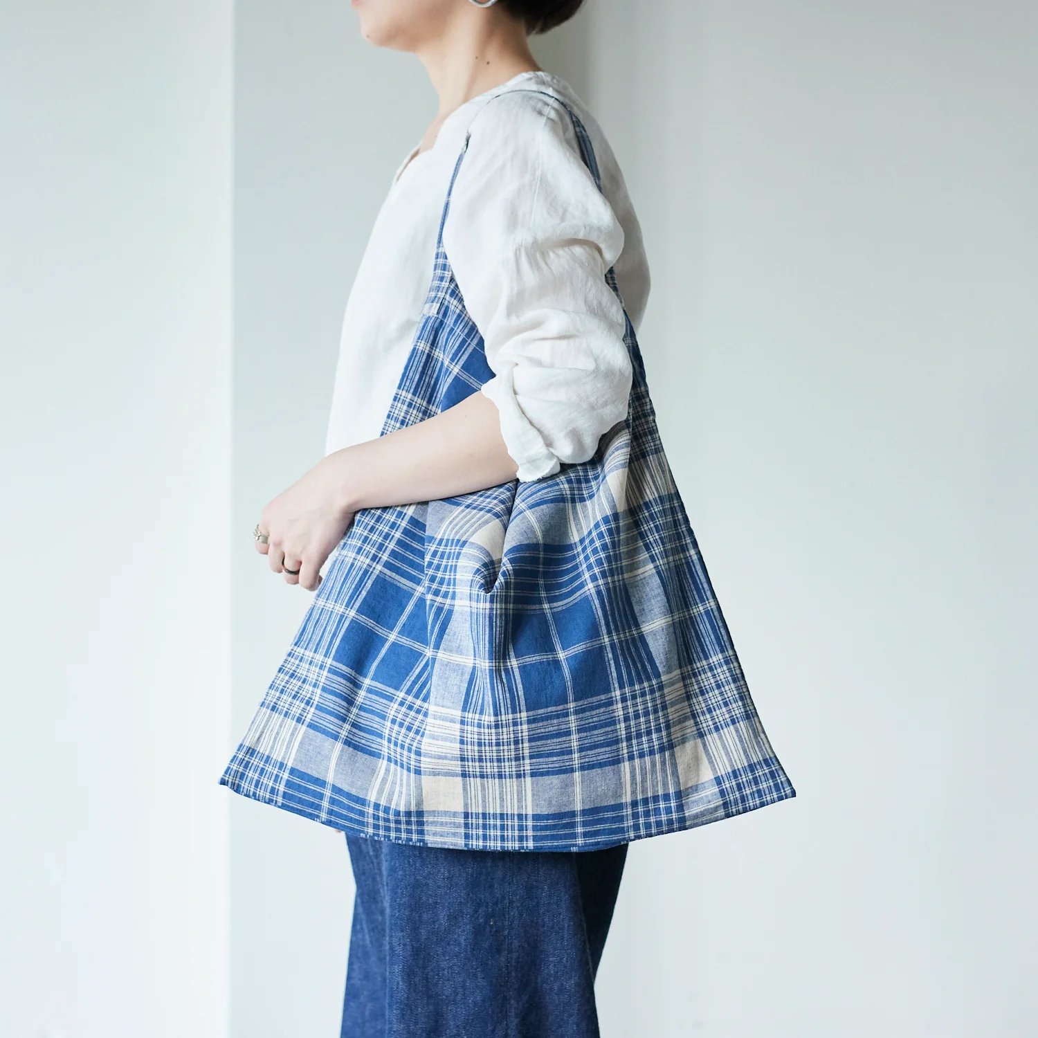 Yarn Dyed Linen Cotton Blend Banshu-ori Check Fabric - Navy x Off White - Image 5