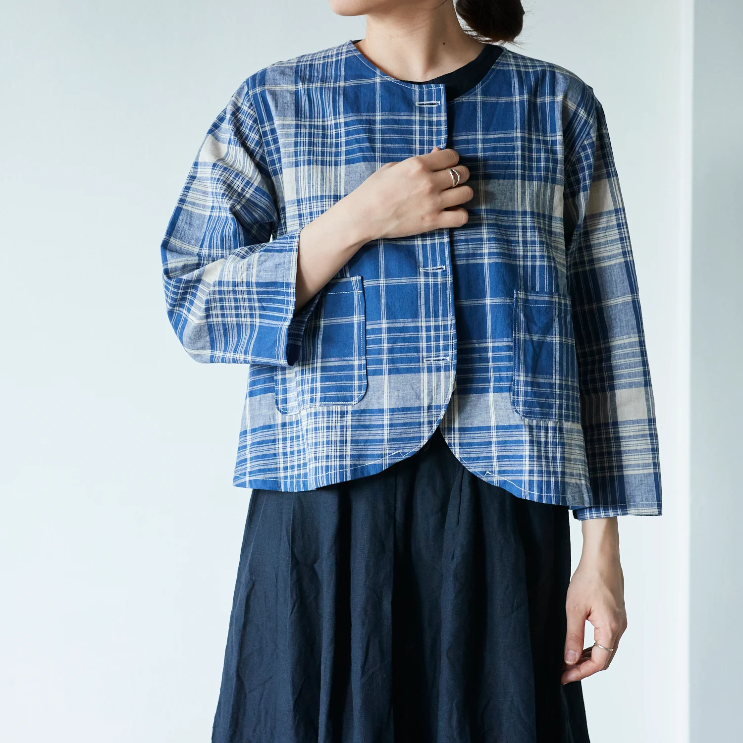 Yarn Dyed Linen Cotton Blend Banshu-ori Check Fabric - Navy x Off White - Image 6