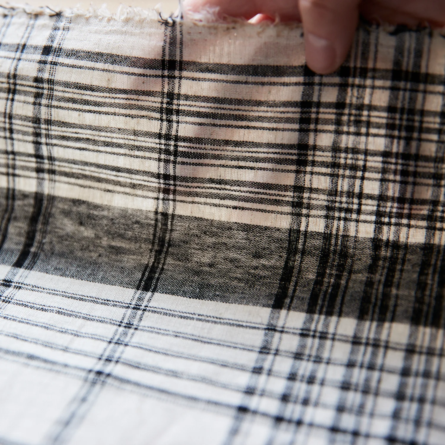 Yarn Dyed Linen Cotton Blend Banshu-ori Check Fabric - Off White x Black - Image 2