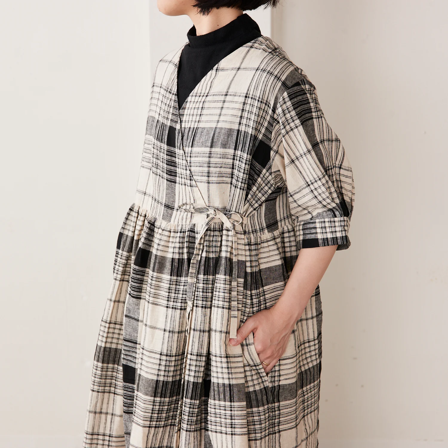 Yarn Dyed Linen Cotton Blend Banshu-ori Check Fabric - Off White x Black - Image 3
