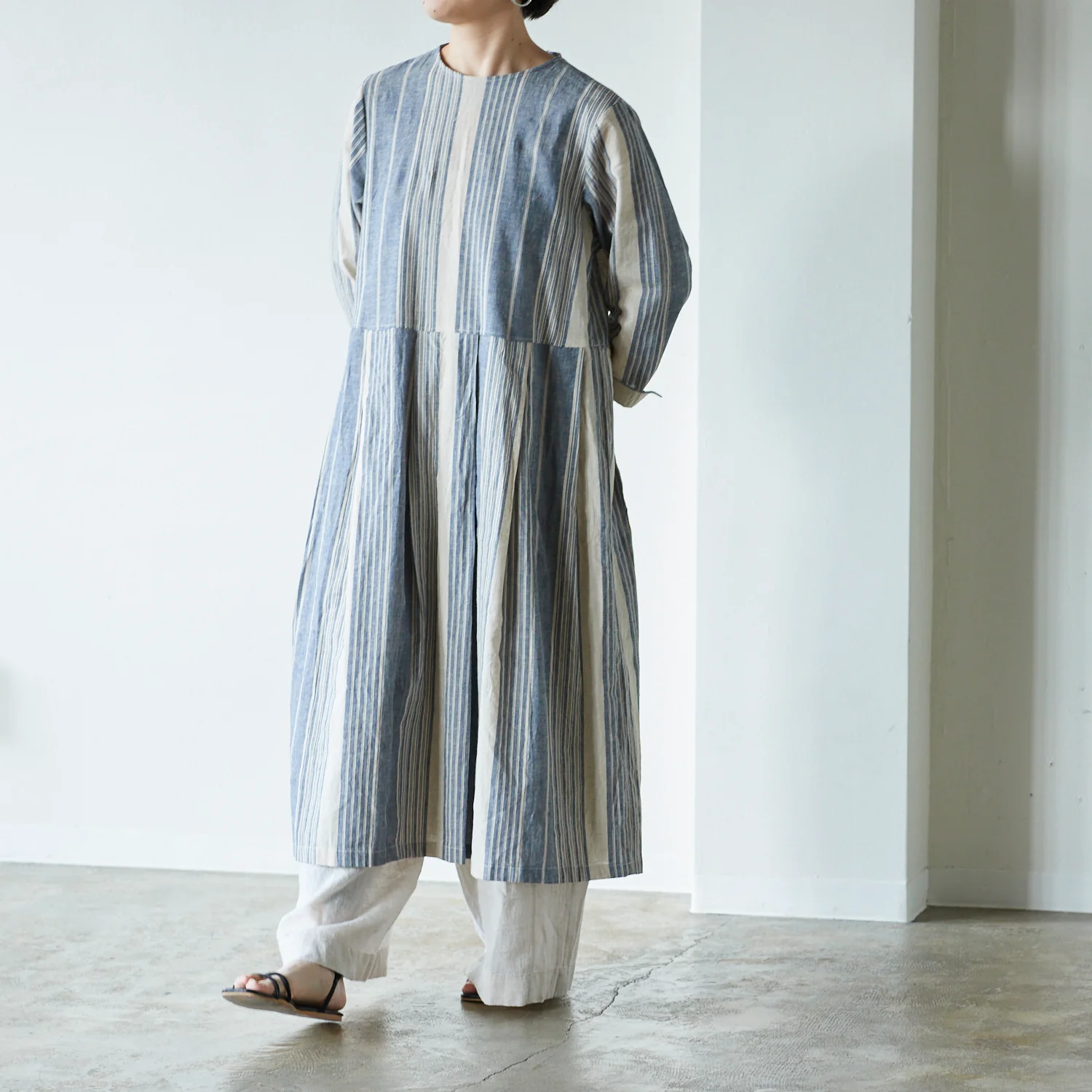 Yarn Dyed Linen Cotton Blend Banshu-ori Stripe Fabric - Blue x Off White - Image 3